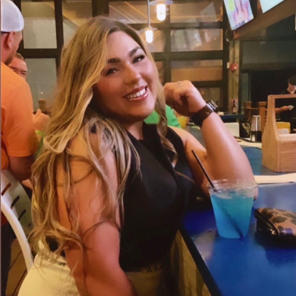 Meet your Posher, Astrid carolina